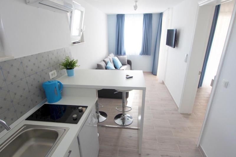 Rita Apartments - Sea-View Apartment 2Plus1 Tučepi Eksteriør billede