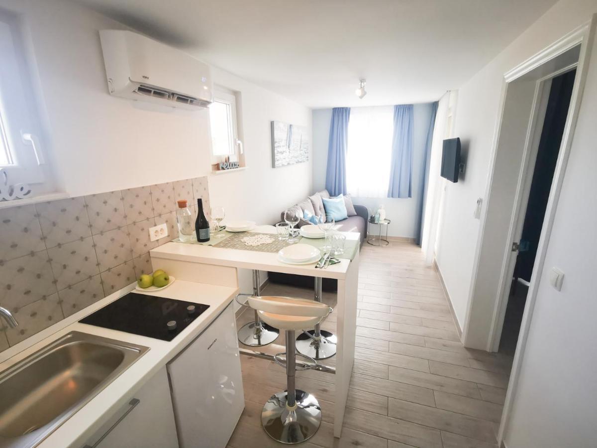 Rita Apartments - Sea-View Apartment 2Plus1 Tučepi Eksteriør billede
